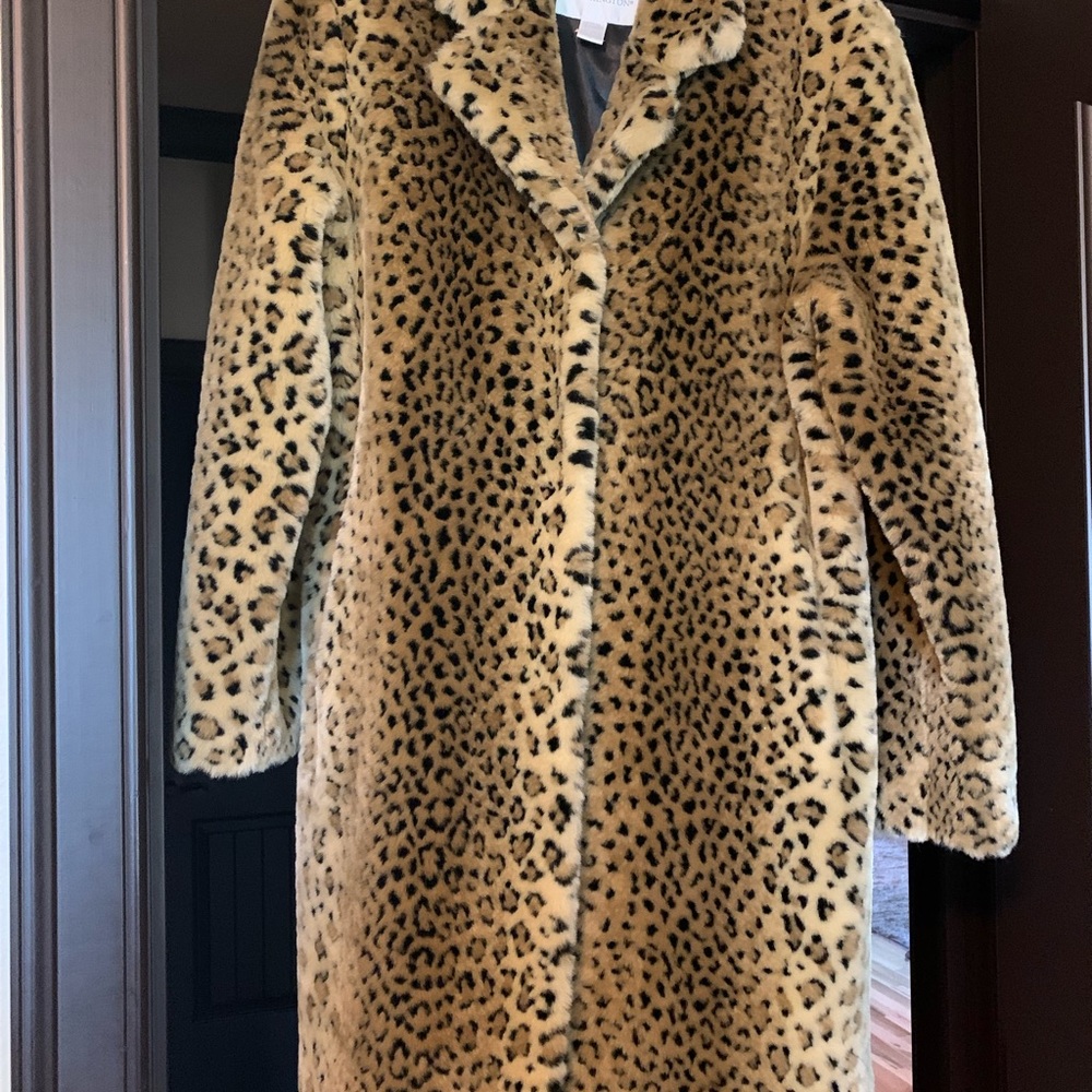 Ladies faux animal print coat. So warm & cozy!! No defaults, smoke free home